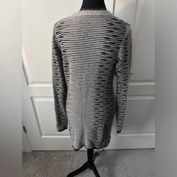 Soft Grey Long Sweater | Size M (approx) - Picture 5 of 8